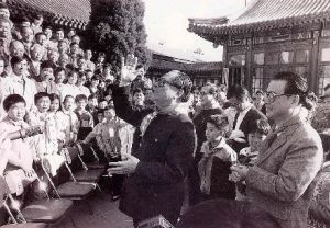 1989年，江泽民、李鹏等国家领导人会见了第一届全国十佳少先队员